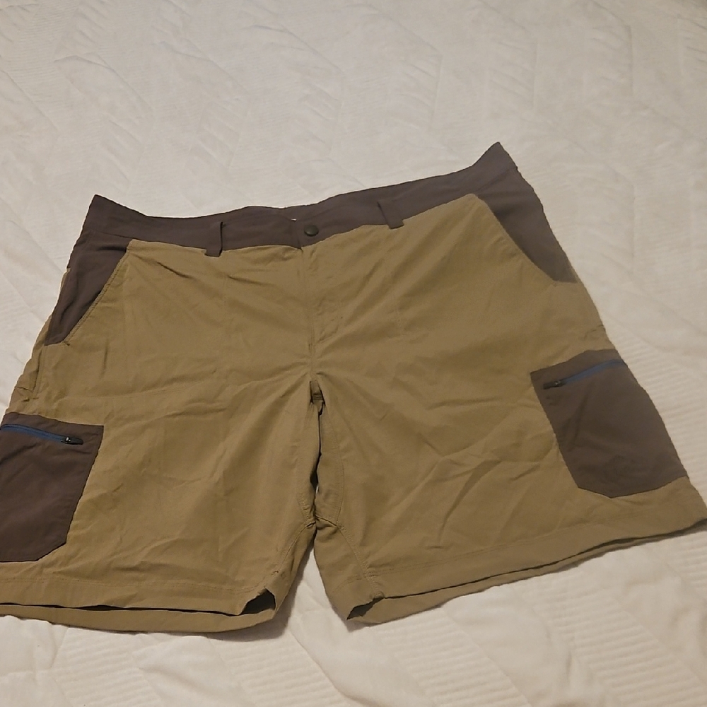 LL Bean Men's Two-Tone Khaki and Dark Brown Outdoor Shorts
